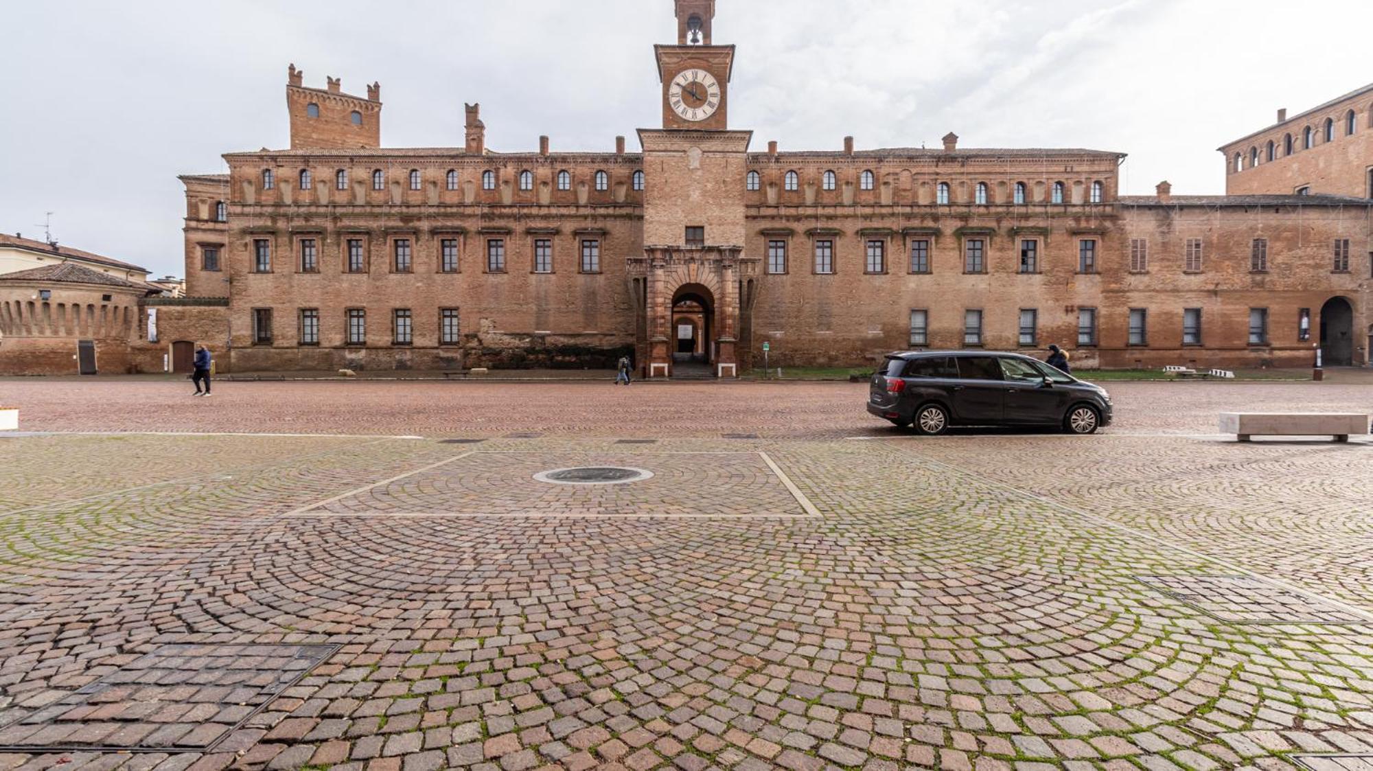 Appartamento Piazza Martiri-In Pieno Centro Sotto Al Castello Carpi Esterno foto